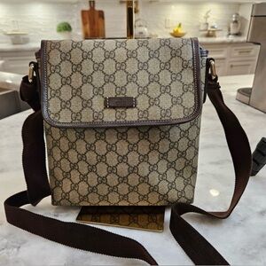 GUCCI GG SUPREME MESSENGER BAG/CROSSBODY WITH DUST BAG!!!!